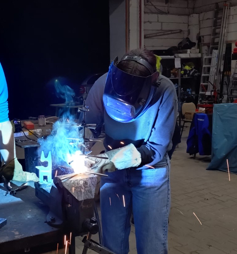 Jana Sabelhaus welding